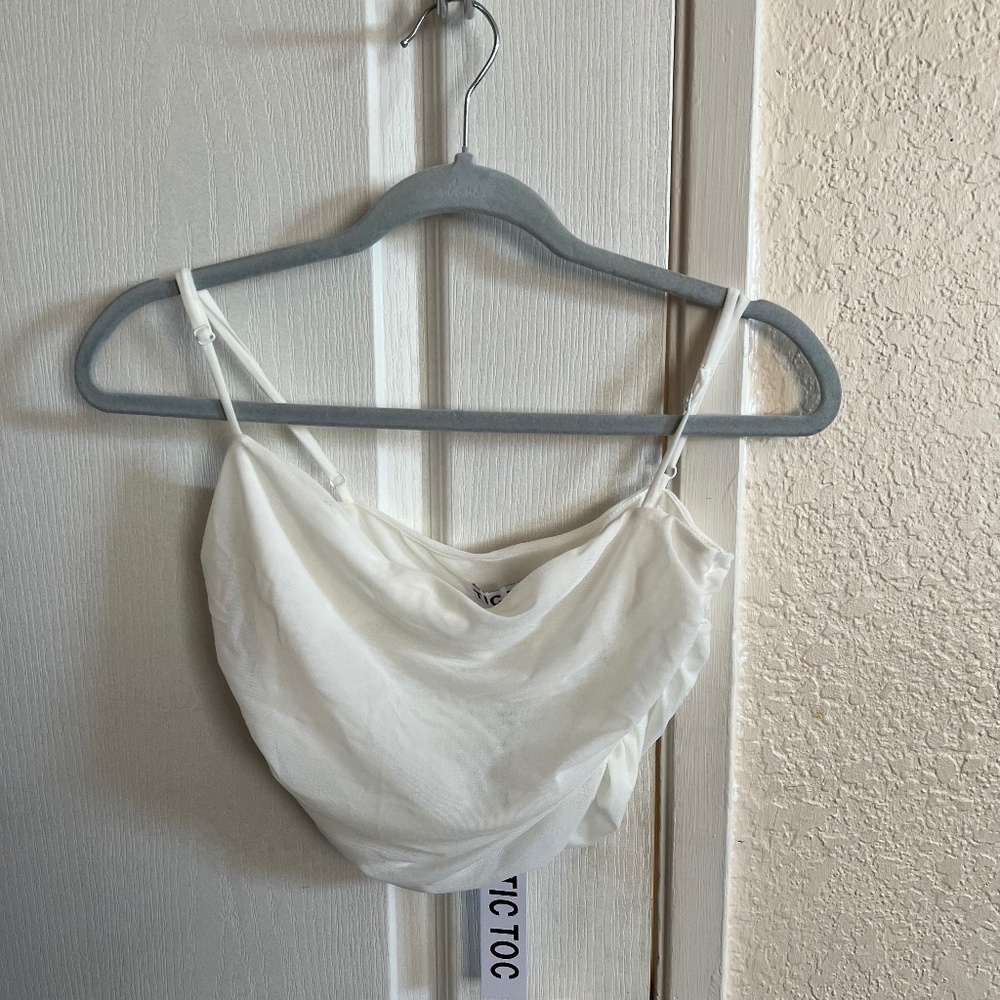 TIC TOC WHITE CROP TOP
